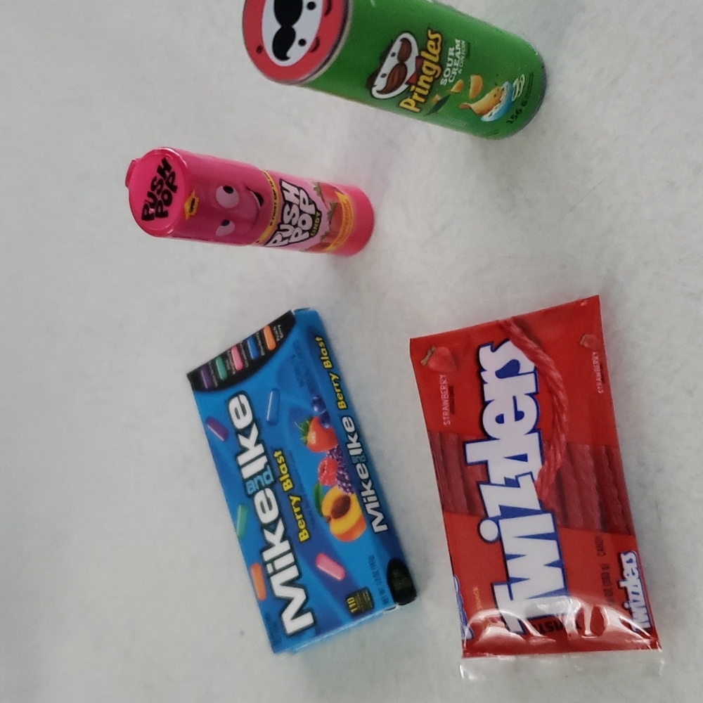 Mini brands series 4